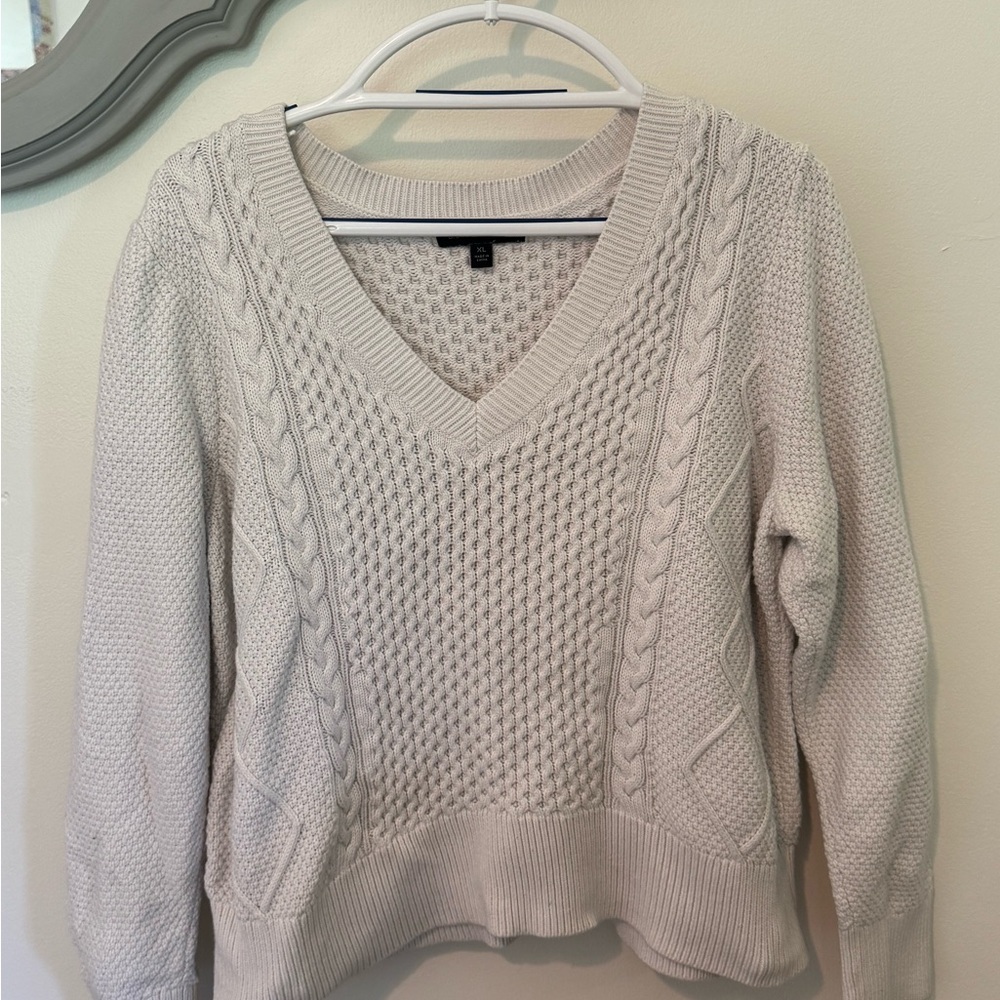 Banana Republic V-Neck Sweater in Cream